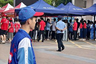 环足奖官方：阿根廷国家队主帅斯卡洛尼荣获环足奖教练生涯奖